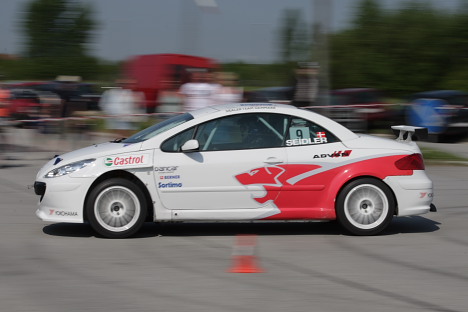 Klasse 2 vinderne: Den flotte Peugeot 307cc med Kjeld Seidler og Rikke Dræbye Gantzhorn.